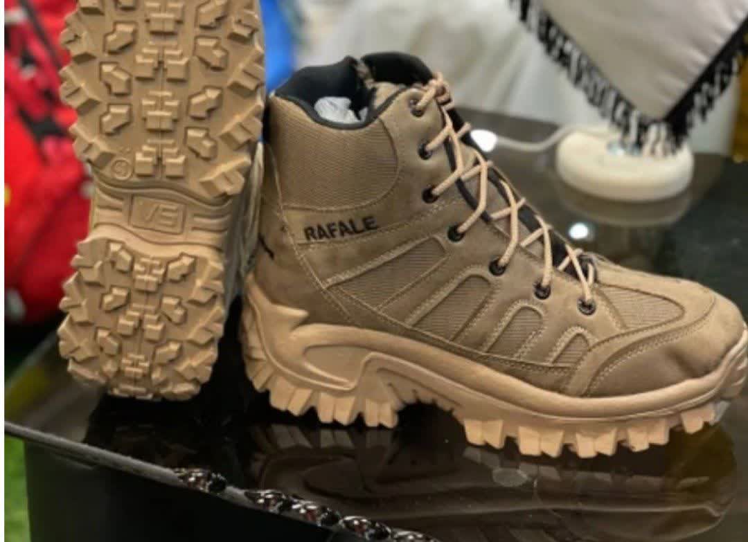 تصویر پوتین طرح رافائل کرم خاکی زیپدار 