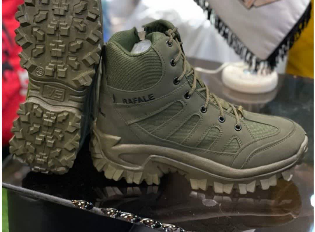 تصویر پوتین طرح رافائل سبز زیپدار 